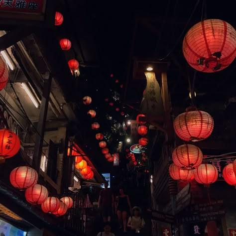 Red Lanterns, Crazy Rich Asians, Dark Paradise, Japanese Aesthetic, Aesthetic Themes, Red Aesthetic, New Wall, Edison Light Bulbs, Book Aesthetic