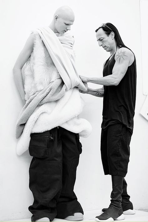 The Best Rick Owens Quotes From His FN Cover Story – Footwear News Rick Owens Archive, Rick Owens Wallpaper, Rick Owens Aesthetic, Michelle Lamy, Rick Owens Runway, Rick Owens Sneakers, Hollywood Boulevard, Rei Kawakubo, Monochrome Fashion