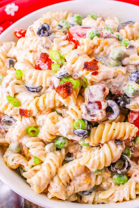 Bacon Ranch Pasta Salad is a quick and easy side dish recipe that is perfect for those backyard BBQs, pool parties, and holiday gatherings. Summer Entertaining Recipes, Bacon Ranch Pasta, Bacon Ranch Pasta Salad, Quick Pasta Recipes, Ranch Pasta Salad, Ranch Pasta, Best Pasta Recipes, Side Dish Recipes Easy, Easy Side Dish