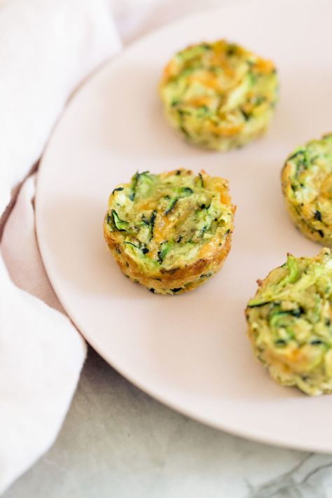 Zucchini Mini Muffins Recipes, Blw Zucchini Muffins, Blw Mini Muffins, Zucchini Recipes Blw, Baby Zucchini Muffins, Mini Zucchini Muffins, Zucchini Blw Recipes, Blw Muffin Recipes, Blw Zucchini Recipes