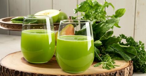 Basil Benefits, Holy Basil Benefits, Best Green Juice Recipe, Basil Tea, Celery Juice Benefits, Tulsi Tea, Basil Herb, Almond Milk Recipes, Green Juice Recipes