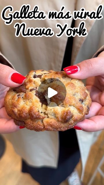 Val Viajando on Instagram: "La galleta más viral de todo Nueva York 🍪  #nuevayork #newyork #foodie #comida #galleta #nyc #viajes #viral" Nwe York, World Peace Cookies, New York Cookies, New York, On Instagram, Instagram