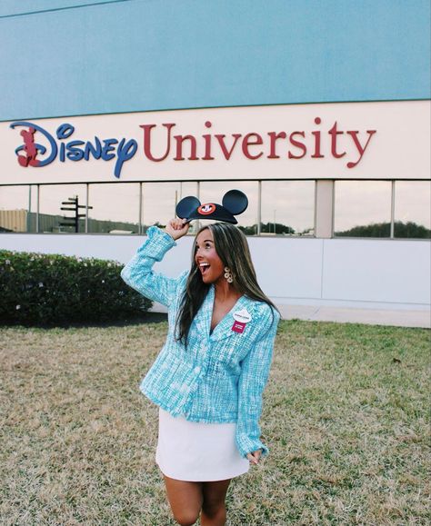 Disney College Program Traditions Outfit, Dcp Traditions Outfit, Dcp Traditions, Teenage Life Aesthetic, Disney College Program Housing, Disney Cast Member Costumes, Disney Besties, Disney University, Bucket List Activities