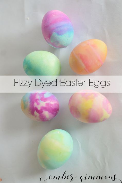 Diy Easter Eggs Dye, Tie Dye Easter Eggs, Dye Easter Eggs, Diy Easter Eggs, Fun Easter Crafts, Egg Dye, Easter Egg Dye, Plastic Easter Eggs, Easter Egg Crafts