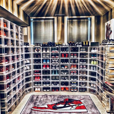 Sneaker Closet, Sneakerhead Room, Swag Hats, Hype Beast, Shiny Shoes, How To Cut Nails, Closet Layout, Kicks Shoes, Elegant Heels