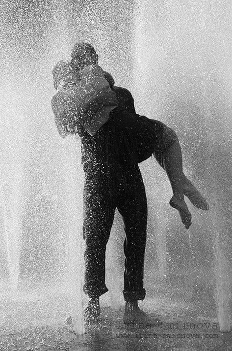 Safe In His Arms, Rain Pictures, In His Arms, I Love Rain, Kissing In The Rain, Photographie Portrait Inspiration, Love Rain, Photo Couple, Dancing In The Rain