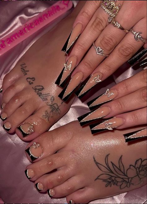 Black And Gold Pedicure, Black Glam Nails, Gold Pedicure, Gold French Tips, Gold Toe Nails, Ongles Bling Bling, Gold Acrylic Nails, Gel Toe Nails, Acrylic Toes