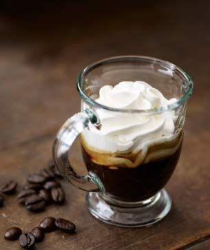 Espresso Con Panna, Café Starbucks, Starbucks Drinks, Unique Coffee, Chocolate Coffee, Coffee Cafe, Starbucks Coffee, Coffee Love, Espresso Coffee