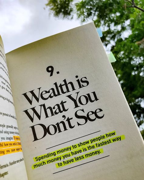 Sharing some of the insights from the Book: 🧡📒 📕Book Title- Psychology of money ✍️Author - @morganhousel ❓Have you read this Book? 📚 What’s one financial lesson that’s changed your perspective? Share in the comments! 🧡🌻💬 Save it// share this with your friends 🚀❤ Follow @rujal.epicreads for more bookish content 📚🌻✨ #ThePsychologyOfMoney #FinancialWisdom #MoneyMindset #PersonalFinance #Bookstagram Finance Man, Critical Thinking Books, Bookish Content, Psychology Of Money, Financial Literacy Lessons, Small Business Marketing Plan, Money Vision Board, Smart Girl, Healing Books