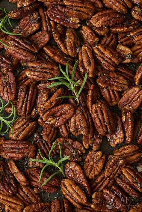 Maple and Rosemary Brown Butter Pecans - with a magical combination of maple syrup, brown butter and rosemary, these are addictively delicious - be sure to make plenty! Rosemary Pecans, Butter Pecans, Gifts From The Kitchen, Feast Recipes, Small Bites Appetizers, Christmas Yummies, Glazed Pecans, Homemade Goodies, Spiced Pecans