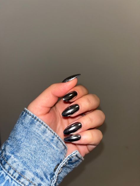 #mirrornails #metallic #nails Black Metal Nails, Black Mirror Nails, Dark Metallic Nails, Gunmetal Chrome Nails, Black Metallic Nails, Gunmetal Nails, Metallic Black Nails, Nail Notes, Nail Metallic