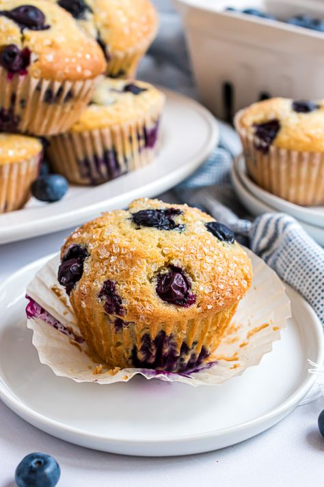 Blueberry Muffin Recipe with Buttermilk - Salads Soups and Sweets Bluberry Muffins, Blueberry Chocolate Chip Muffins, Recipe With Buttermilk, Buttermilk Blueberry Muffins, Buttermilk Coffee Cake, Buttermilk Muffins, Fluffy Muffins, Strawberry Popsicles, Blueberry Muffin Recipe