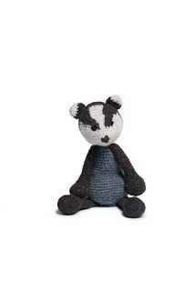 Susan the Badger is only available in the Edward’s Menagerie Exclusive Bonus Patterns. As a thank-you to our customers for their support, you’ll receive a free PDF with ten bonus patterns when purchasing Edward’s Menagerie from The Toft Alpaca Shop. Badger Pattern, Honey Badger, Amigurumi Free, Amigurumi Free Pattern, Crochet Patterns Amigurumi, Amigurumi Pattern, Badger, Crochet Amigurumi, Mammals