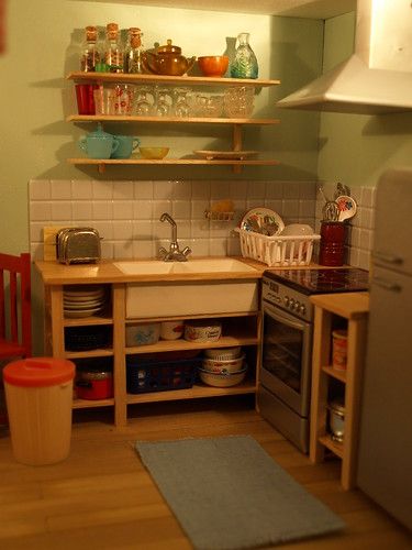 Apartment Kitchen Organization, Basement Flat, Small Apartment Kitchen, Miniature Rooms, Mini Kitchen, Miniature Kitchen, Handmade Kitchens, Dollhouse Kitchen, Apartment Kitchen