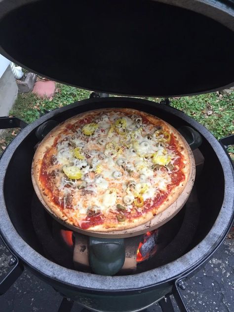 Using a pizza stone for the first time. — Big Green Egg - EGGhead Forum - The Ultimate Cooking Experience... Big Green Egg Pizza Recipes, Big Green Egg Pizza, Egg Pizza Recipes, Green Egg Pizza, Pizza Stones, Egg Pizza, Pizza Tools, New Pizza, Big Green Egg