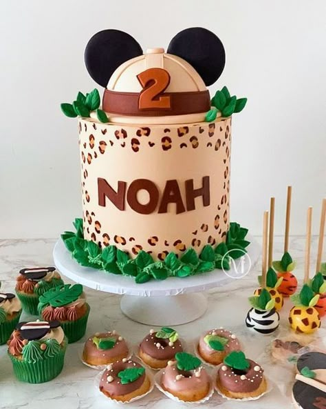 Cakes by Mafer 👩🏻‍🍳 on Instagram: "Mickey safari cake 🌿 - #mickeysafaricake#vanillacake#mickeycake" Mickey Mouse Safari Cupcakes, Mickey Safari Smash Cake, Mickey Safari Birthday Cake, Mickey Mouse Safari Birthday Cake, Minnie Mouse Safari Cake, Safari Mickey Mouse Party, Mickey Mouse Safari Cake, Safari Themed Birthday Cake, Mickey Safari Cake