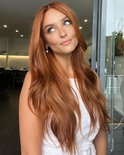 Cool cowboy copper hair colors trends to try this Fall Cowboy Copper Hair Light, Cowboy Copper Fair Skin, Solid Copper Hair Color, Red Hair For Fair Skin Blue Eyes, Cow Boy Copper Hair Girl, Copper Hair With Green Eyes, Rusty Copper Hair, California Copper Hair, Cowboy Copper Hair Pale Skin