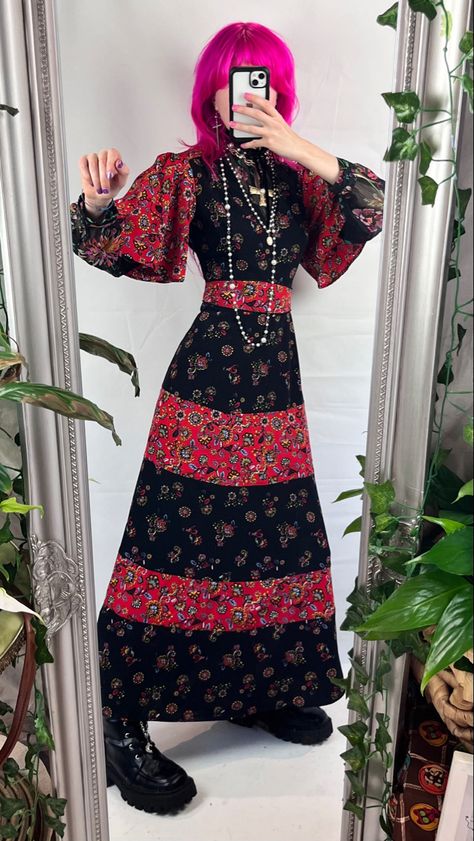 Antique Grunge Fashion, Punk Cottagecore Aesthetic, Gothic Autumn Outfit, Whimsigoth Aesthetic Outfits, Whimsical Aesthetic Outfit, Whimsy Outfit, Witchcore Outfit, Maximalism Fashion, Fairy Punk