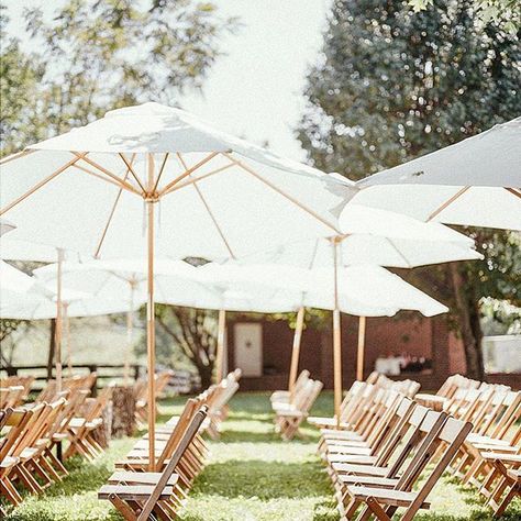 Large umbrellas provide great shade for guests during outdoor summer weddings. #outdoorwedding #summerwedding #beourguest #weddingplanningtip Wedding Ceremony Seating, Ceremony Outdoor, Backyard Wedding Ceremony, Wedding Ceremony Ideas, Summer Wedding Decorations, Summer Wedding Outdoor, Ceremony Seating, Ceremony Ideas, Wedding Outdoor