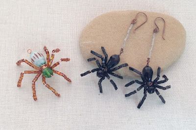 Bead Spider, Spider Jewelry, Beaded Spiders, Spider Earrings, Jewelry Halloween, Adornos Halloween, Halloween Beads, Bead Work Jewelry, Beaded Animals