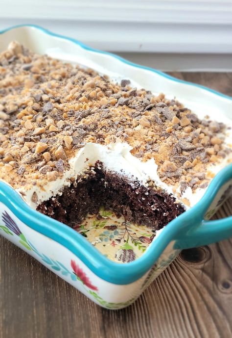 Chocolate Toffee Poke Cake (Chocolate Candy Bar Cake) - Jamie Cooks It Up Toffee Poke Cake, Filled Coffee Cake, Heath Bar Cake, Sour Cream Banana Bread, Candy Bar Cake, Homemade Hot Fudge, Bar Cake, Chocolate Poke Cake, Coffee Cake Recipe