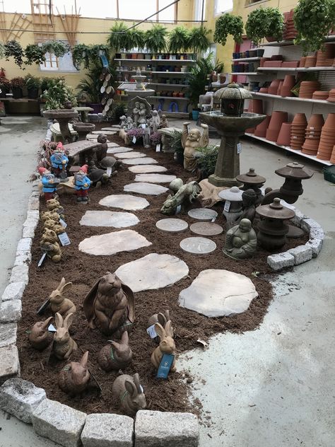 Garden Store Display Ideas, Garden Center Design, Garden Booth Display Ideas, Garden Shop Ideas, Garden Center Ideas, Garden Shop Display, Garden Center Houseplant Displays, Outdoor Garden Center Displays, Garden Center Displays Nurseries