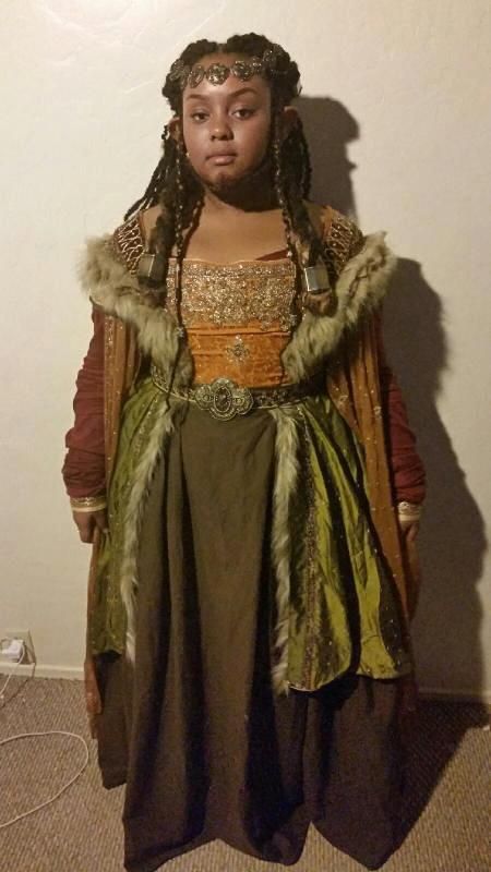 Dwarven Clothing, Dwarven Woman, Dwarven Aesthetic, Dwarven Cosplay, Hobbit Costume, Fair Outfits, Larp Costume, Queen Costume, Fantasy Costumes