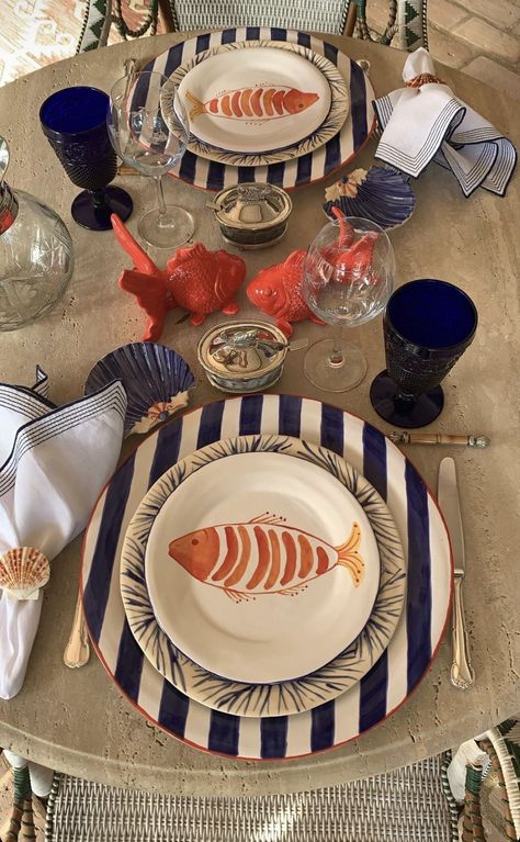 Beach House Interior Design, Nautical Crafts, Tafel Decor, Dining Etiquette, Dinner Table Setting, Table Setting Decor, Beautiful Table Settings, Pretty Tables, Summer Tables