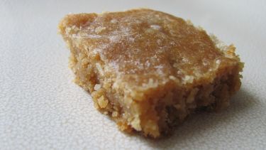 Honey Bars Recipe - Food.com Vegan Lemon Squares, Shiso Recipe, Honey Bars, Lemon Squares Recipe, Cakes Chocolate, Lemon Squares, Small Cakes, Square Recipes, Desserts Vegan