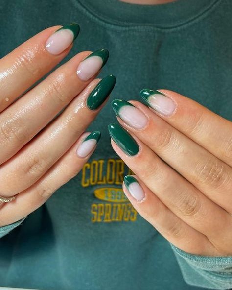 Colored French Nails, Green French Tip, Hoco Nails, Short Nail Manicure, Green French, Romantic Nails, Green Queen, Sparkle Nails, Minimalist Nails