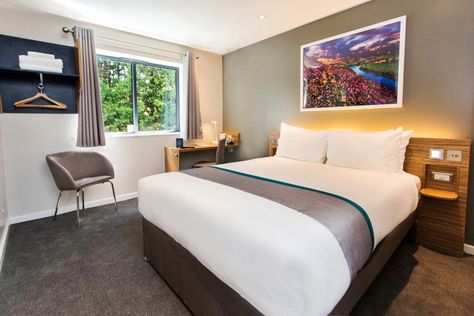 TRAVELODGE has launched a pre-Christmas sale with more than one million rooms for less than £25. With family rooms for four people also included, this means a stay will set you back just £6.25 each. There are just over 50 days until Christmas, with the hotel chain offering the deals at more than 575 of […] Budget Hotel Room Design, Xmas Market, Twickenham Stadium, Hotel Ideas, Cheap Rooms, Hotel Room Design, Hotel Bedroom, Hotel Chain, Hotel Suite