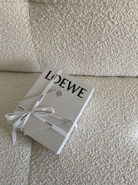 Loewe Packaging Design, Loewe Packaging, Prada Packaging, Loewe Branding, Loewe Aesthetic, Aesthetic Packaging, Luxury Brand Packaging, Gift Card Ideas, Viral Products