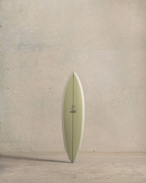 Shop Single Fin Surfboards Available Online | McTavish Surfboards Byron Bay Hawaii Room, Single Fin Surfboard, Vintage Beach Decor, Vintage Surfboards, Board Designs, Surfboard Design, Surf Board, Vintage Beach, Dream Board