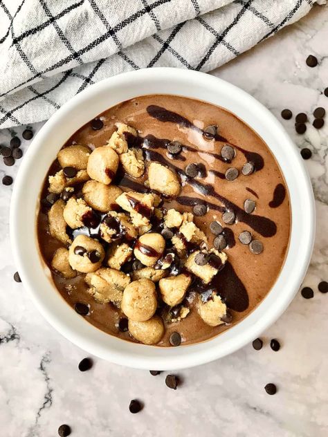 Cookie Smoothie Bowl, Cookie Dough Smoothie Bowl, Cookie Dough Smoothie, Ice Cream Smoothie, Cookie Bowls, Acai Bowls, Edible Cookie Dough, Banana Ice Cream, Smoothie Bowls