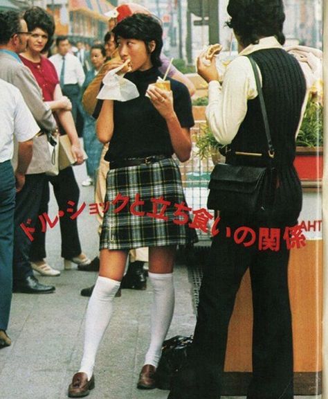 90s Japanese Fashion, Motif Soutache, 80s Japanese Fashion, Tokyo Street Fashion, 일본 패션, People Eating, Japanese Street Fashion, J Fashion, Soft Grunge