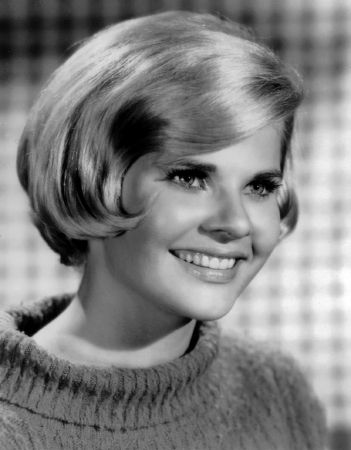 Barbara Anderson played "Officer Eve Whitfield" on the original "Ironside". #TVandMovieTriviaTribute #Smile Start Trek, Movie Trivia, Fantasy Team, Perry Mason, Mod Squad, The Virginian, Movie Facts, Mission Impossible, Old Tv Shows