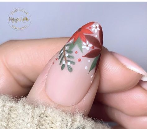 Gel Nails French, Xmas Nail Art, Nail It, Flower Nail Designs, French Nail Designs, Floral Nail Art, Cute Gel Nails, Ready For Christmas, Festival Nails