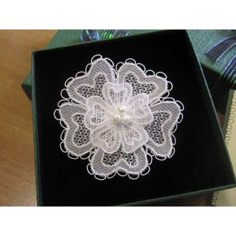 Handmade Lace Brooch - Carrickmacross Lace Carrickmacross Lace Patterns, Carrickmacross Lace, Brooch Display, Battenberg Lace, Lace Motifs, Irish Crafts, Net Embroidery, Wire Crochet Jewelry, Ireland Trip