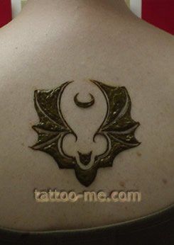 Henna bat tattoo Spooky Henna, Gothic Henna Designs, Lace Bat Tattoo, Gothic Henna, Goth Henna Designs, Halloween Henna, Bat Tattoo, Henna Inspired Tattoos, Henna Tattoo Designs