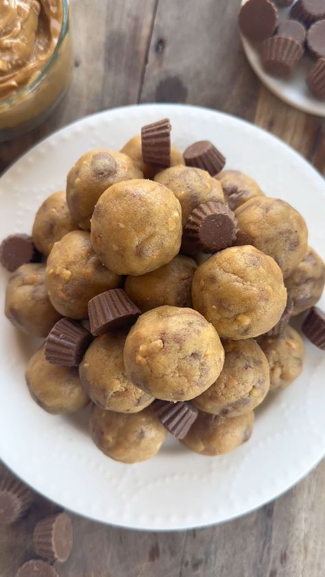 Cookie Dough Recipe, Reese's Peanut Butter Cups, Gluten Free Ice Cream, Caramel Chocolate Chip Cookies, Peanut Butter Chocolate Chip Cookies, Peanut Butter And Chocolate, Pastry Pie, Cookie Dough Balls, Chewy Chocolate Chip