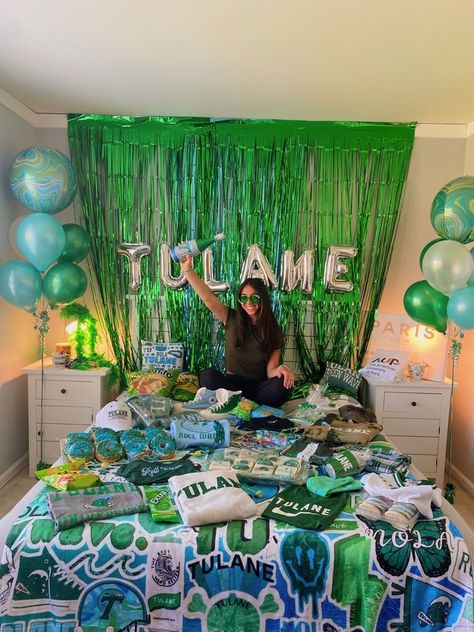 Bed College Party, Tulane Bed Party, Bed Decorating Ideas College Acceptance, College Bed Decorating, College Bed Decorating Party, College Acceptance Bed, Bed Party College, College Bed Party, College Pics