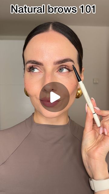 ASTA Jurksaite - Makeup Artist on Instagram: "Some tips for natural looking brow finish✨Save to try later  Products used: @pocobeautyofficial TFD brow blade Raven @benefit_ire 24 hr brow setter gel  #browshaping #browtutorial #browtutorialforbeginners #eyebrowshaping #eyebrowstutorial #pocobeauty #benefitbrows" Natural Look Eyebrows, Best Eye Brow Filler, How To Tweeze Eyebrows, Natural Brow Look, How To Make Brows Look Natural, 2024 Eyebrow Tutorial, Feathered Brows Tutorial, Eyebrows How To, Brow Tutorial Natural