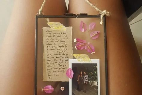 DIY hanging frame memory box - a beautiful memento you can make to show them how much you care! Frame memories and special moments for this homemade gift idea. Thoughtful Homemade Gifts, Memories Box Diy, Memory Box Frame, Hanging Glass Frames, Memories Box, Memory Frame, Teacup Candles, Birthday Centerpieces, Diy Gift Ideas