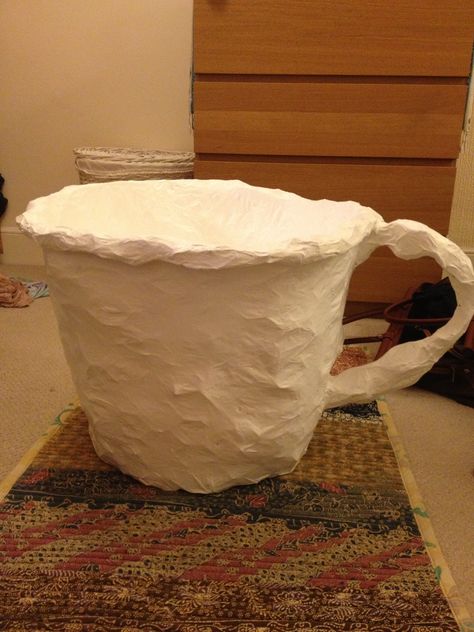 Giant paper mâché teacup. Chicken wire and a lot a lot of newspaper. Follow the campaign @talk_over_tea on twitter to see what it's for. Giant Paper Mache, Paper Mache Recipe, Giant Props, Stage Designs, Mache Art, Christmas Comics, Visual Reference, Paper Mache Art, Concrete Crafts