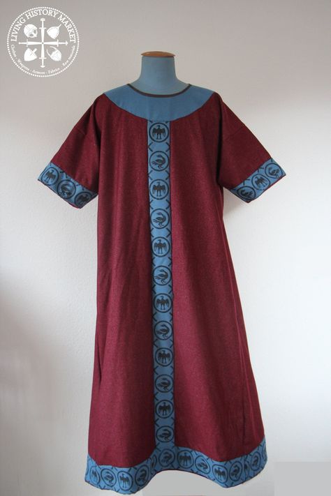 Byzantine Clothing Women, 12th Century Clothing, Persona Ideas, Simple Linen Dress, Empress Dress, Historical Clothes, Blue Linen Dress, Swords Medieval, Medieval Costume