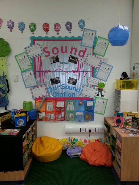 Science - sound station and display. Sound Display Ks2 Science, Kindergarten Summer School, Display Board Ideas, Sound Experiments, Ks2 Science, Year 1 Classroom, Science Display, Classroom Display Ideas, Grade 3 Science