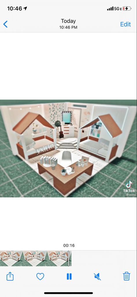 Bloxburg Decorations Ideas, Blockburg House Ideas Layouts, Bloxburg Layout Ideas 3 Story, Bloxburg Shelf Decor, Bloxburg House Ideas Pool, Blocksberg House Ideas, Cute One Story House Bloxburg Layout, Things To Put In Your Bloxburg House, Bloxburg House Outlines 2 Story