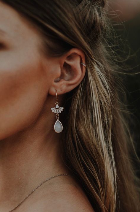 Elegant earrings in gold! These earrings are one of my favorite products in the shop ☺️ Material: stainless steel Connecting link: fans made of brass with zirconia Glass teardrop pendant in beige Earring length: approx. 4 cm These earrings are great as bridal jewelry - or if you like it elegant in everyday life 🥰 You can find the matching chain here: https://etsy.me/3zW3b16 You can find the matching bracelet here: https://etsy.me/3zDsnZH You can find the whole set here: https://etsy.me/3Bb0WqL Bohemian Wedding Earrings, Boho Bridal Earrings, Wedding Jewelry Simple, Hippie Bride, Gold Bridal Jewelry, Boho Bridal Jewelry, Boho Wedding Jewelry, Boho Wedding Earrings, Wedding Jewelery