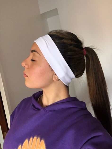 Sweatband Hairstyles Workout, Nike Headbands Hairstyles, Nike Headbands, Pulled Back Hairstyles, Athletic Headbands, Sports Hairstyles, Hair Stylies, Hair Band For Girl, Sporty Hairstyles