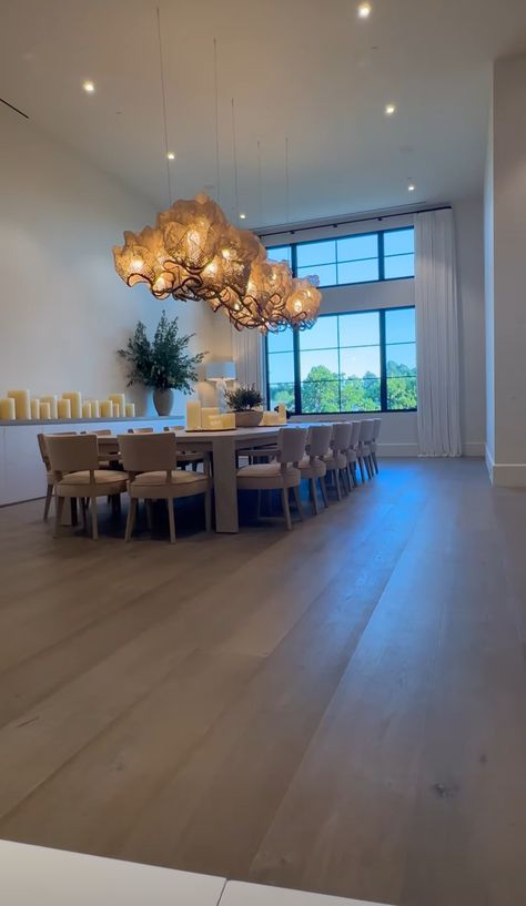 Kardashian Bedroom Decor, Kylie Jenner New House, Kardashians House, Khloe Kardashian House, Kylie Jenner House, Popular Home Decor, Kim House, Dining Room Design Luxury, Kardashian Home